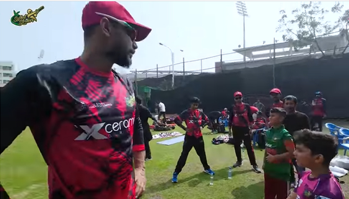 ছেলেকে অনুশীলন করালেন মাশরাফী