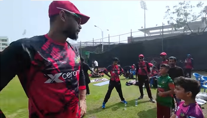 ছেলেকে অনুশীলন করালেন মাশরাফী