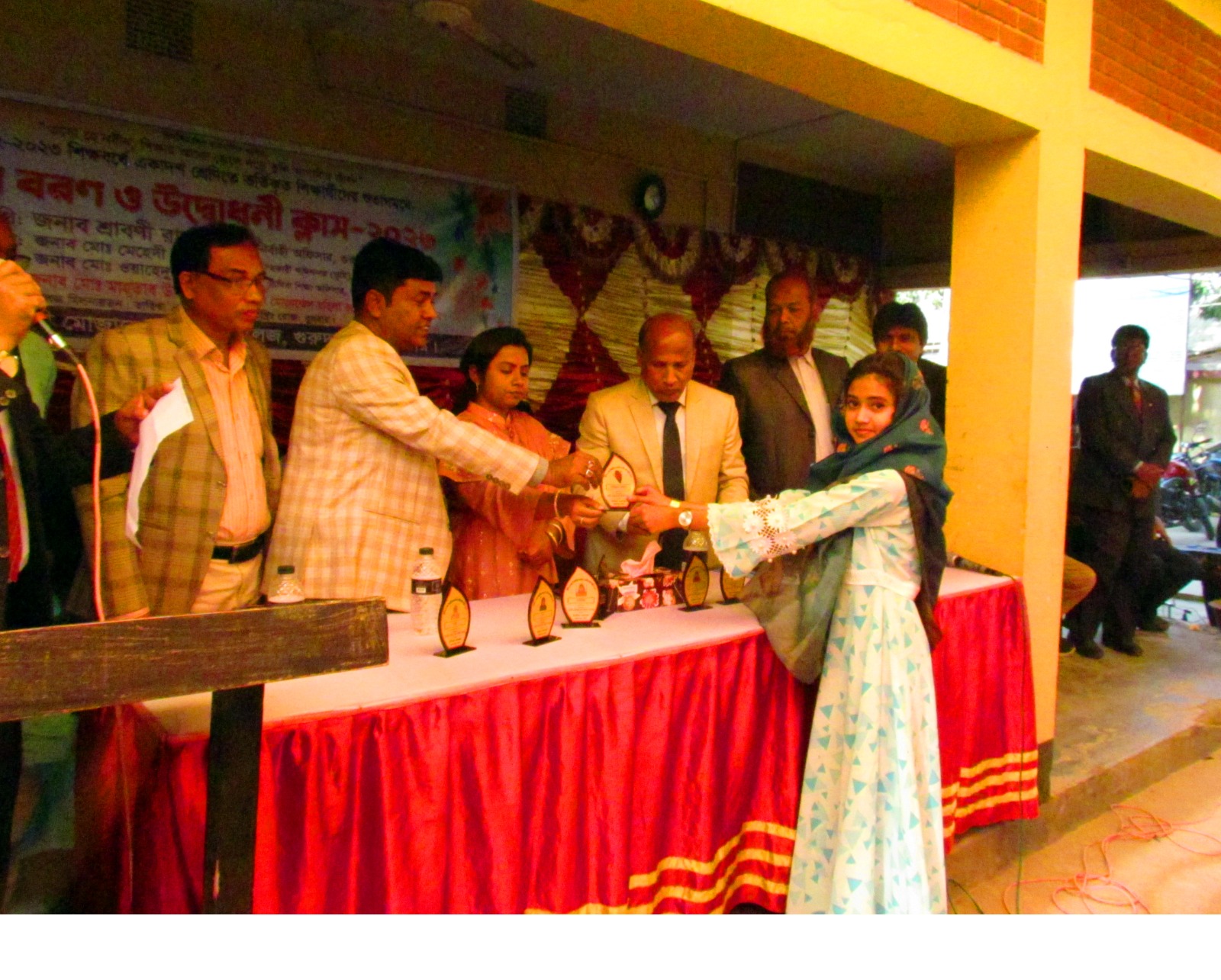 গুরুদাসপুর রোজী মোজাম্মেল মহিলা কলেজে নবীনবরণ