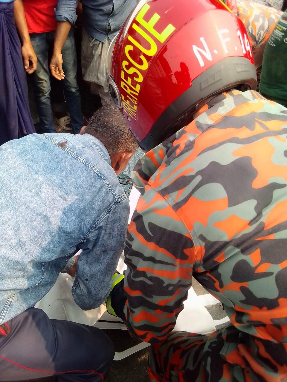 নগরকান্দায় কাভার্ড ভ্যানের চাপায় নিহত ১