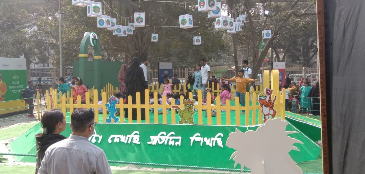 শিশুদের কোলাহলে মুখর বইমেলা