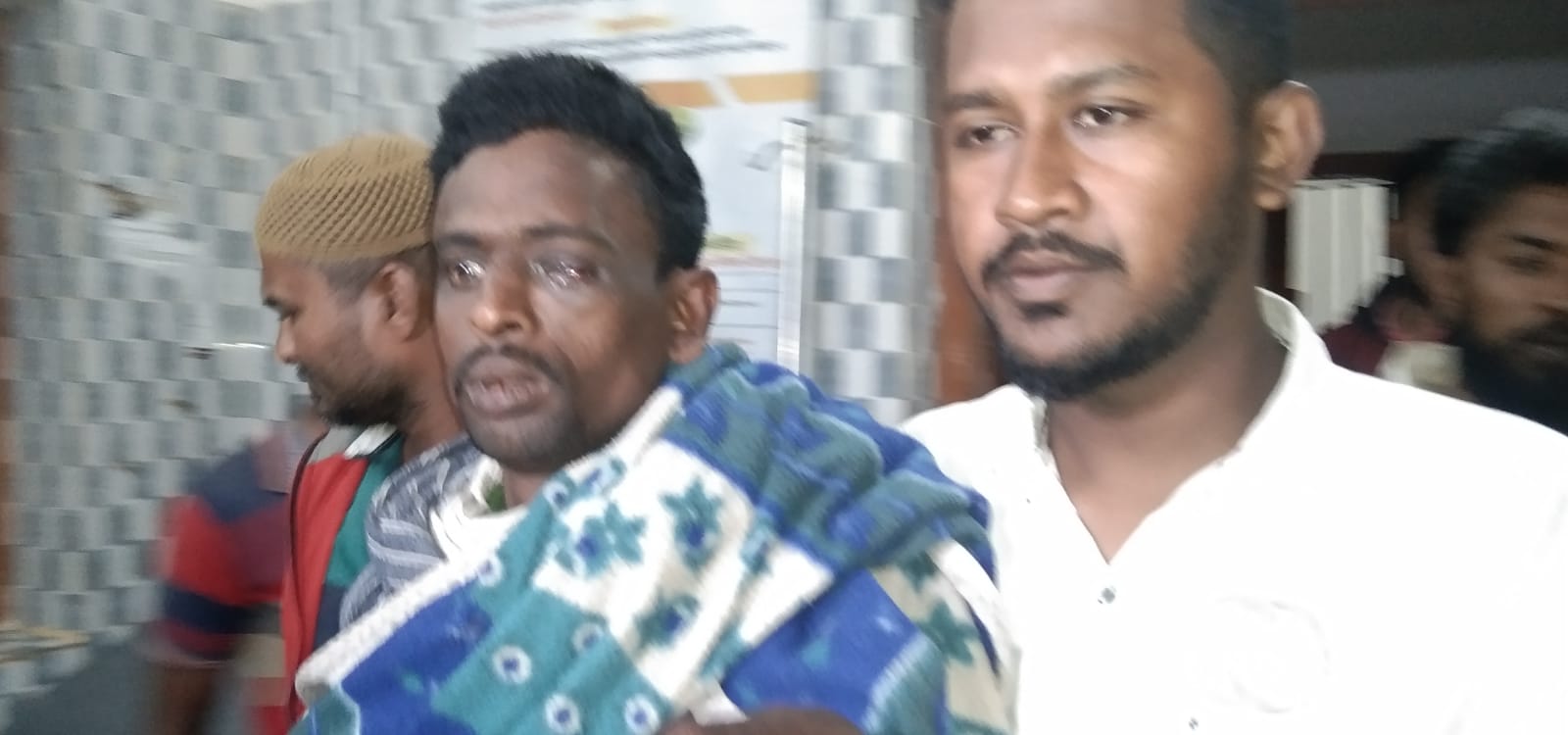 ট্রলারে ডাকাতের গুলি, নিখোঁজ ৯ জেলে