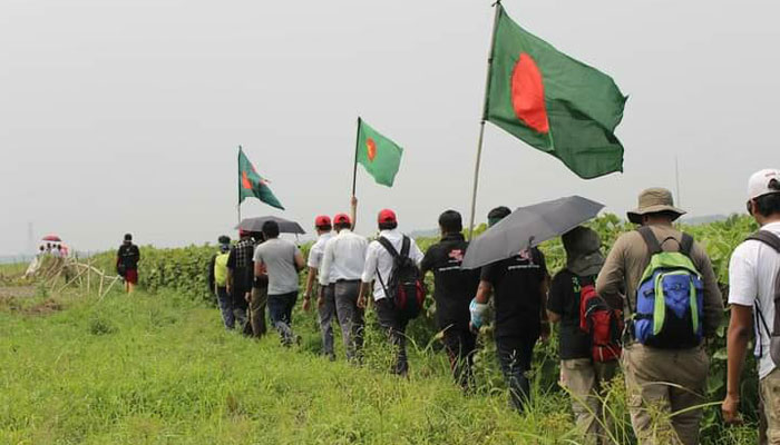 ২৬ মার্চ অভিযাত্রী'র অদম্য পদযাত্রা