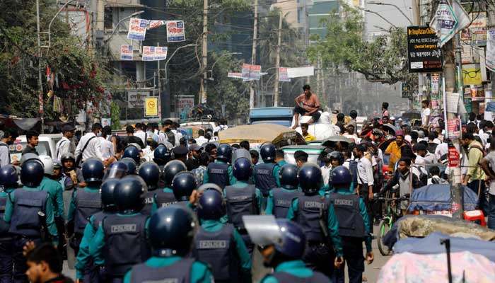 সায়েন্স ল্যাবে তিন প্রতিষ্ঠানের শিক্ষার্থীদের মধ্যে সংঘর্ষ