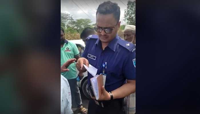 ক্রসফায়ারের ভয় দেখিয়ে চাঁদা দাবি, এএসআই ক্লোজড