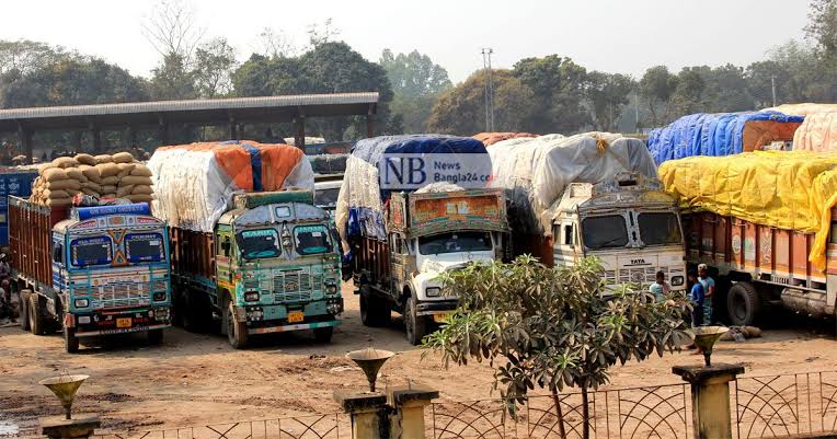 বুড়িমারী স্থলবন্দরে যানজট, ভোগান্তি চরমে