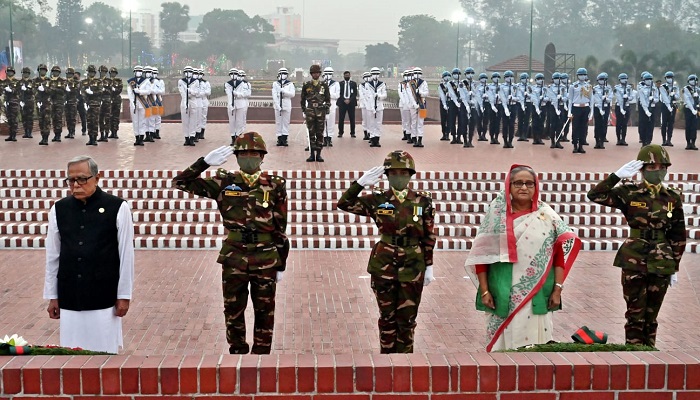 স্মৃতিসৌধে রাষ্ট্রপতি-প্রধানমন্ত্রীর শ্রদ্ধা