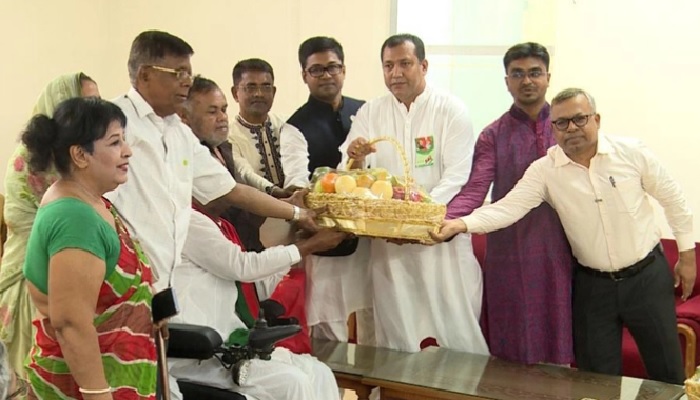 বীর মুক্তিযোদ্ধাদের জন্য উপহার পাঠালেন প্রধানমন্ত্রী