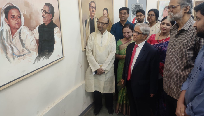 ঢাবিতে ‘বঙ্গমাতা: উদ্দীপনার আলো’ শীর্ষক চিত্র প্রদর্শনী শুরু