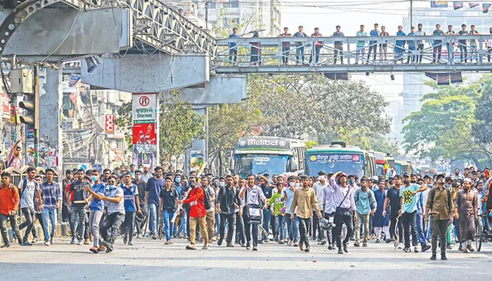 ঢাকা কলেজে সংঘর্ষ: ৬০০ শিক্ষার্থীর নামে মামলা