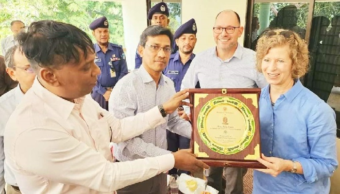 কাপ্তাই সফরে মার্কিন রাষ্ট্রদূত