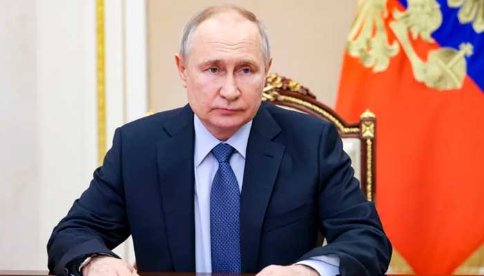 নিজের সংকট থেকে দৃষ্টি সরাতে বিশ্বকে আতঙ্কে রাখছেন পুতিন?