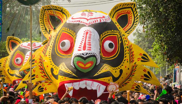 ‘বরিষ ধরা মাঝে শান্তির বারি’