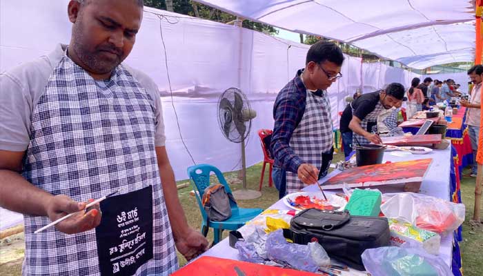 রং তুলিতে উদীচীর প্রতিবাদ