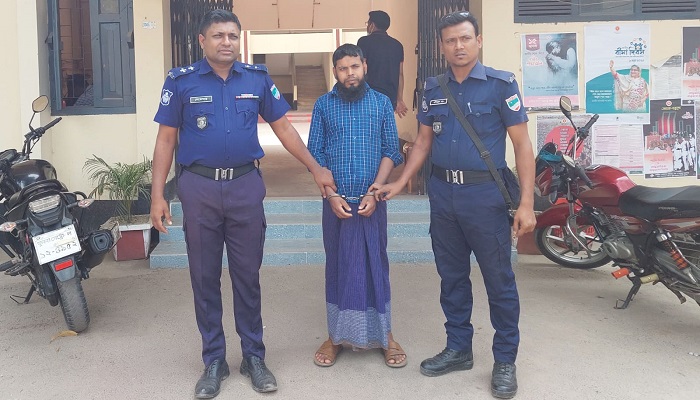 স্পিরিট পানে তিনজনের মৃত্যু: মূলহোতা আটক