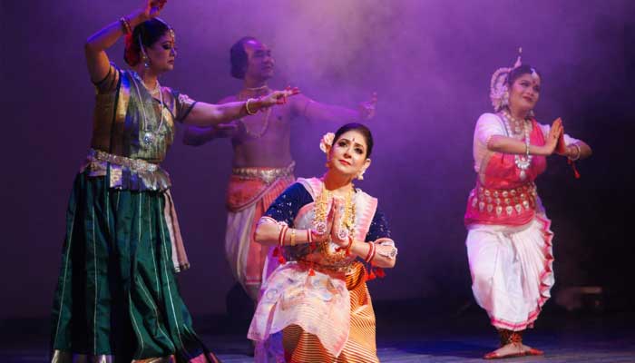 নৃত্যের ছন্দে কবিতা