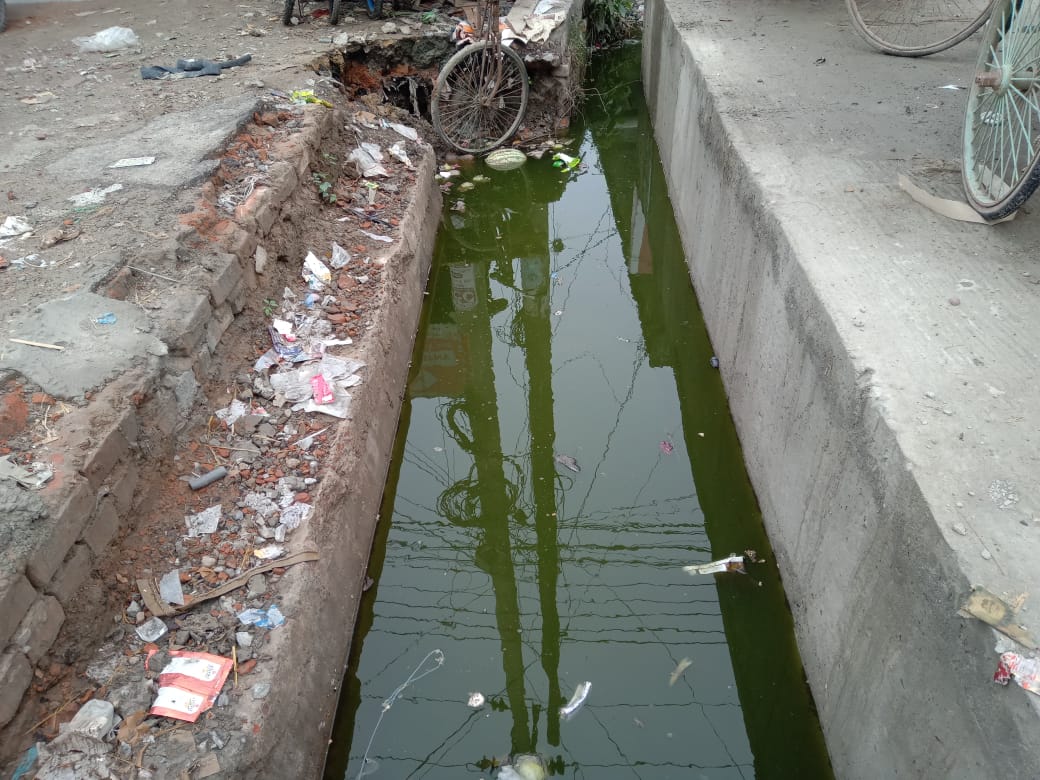 নোয়াখালী শহরে খাল দখল করে বহুতল মার্কেট!