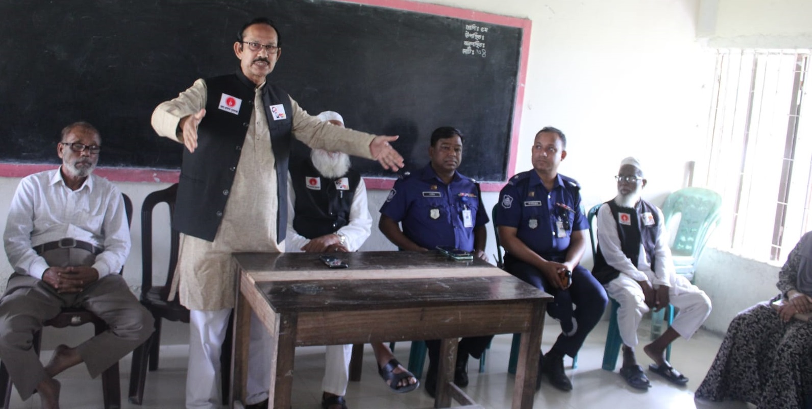 সুনামগঞ্জে মুক্তিযোদ্ধাদের কণ্ঠে যুদ্ধের ইতিহাস শুনলো শিক্ষার্থীরা