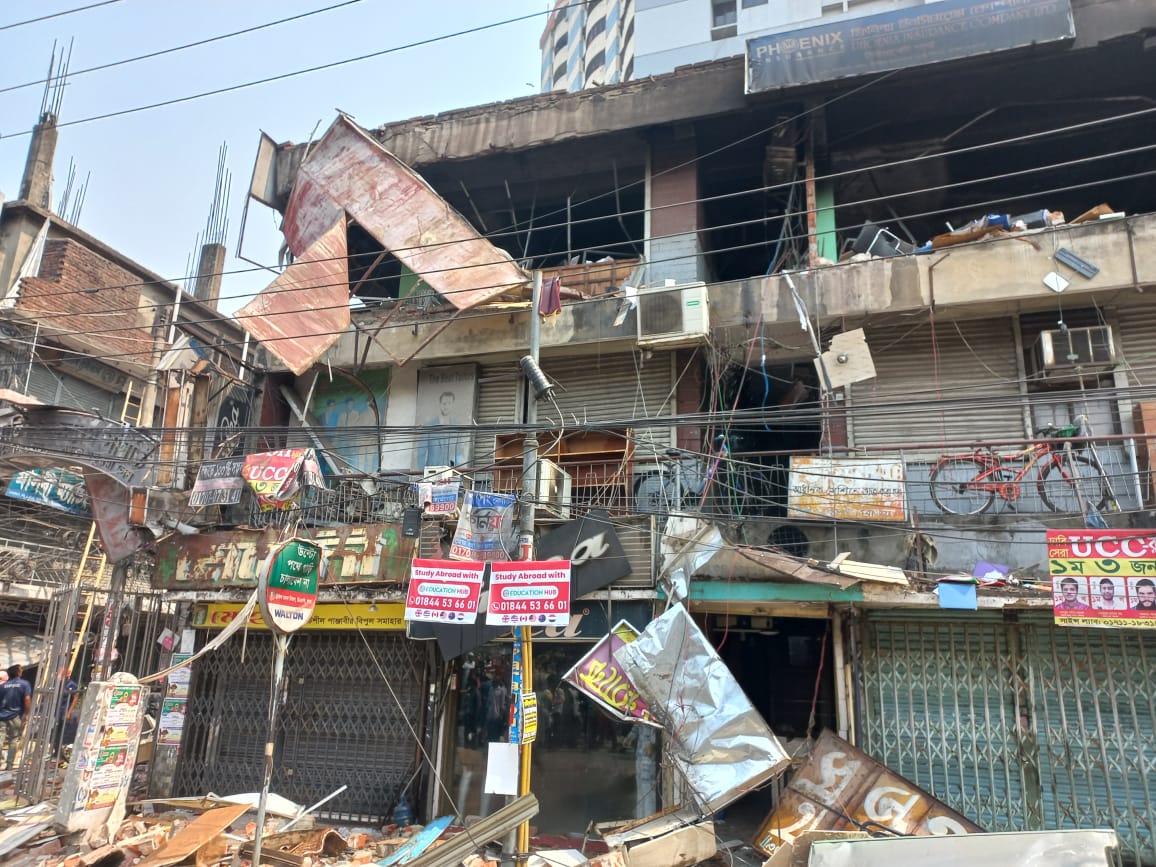 সায়েন্স ল্যাবরেটরি এলাকায় ভবনে বিস্ফোরণ, নিহত ৩