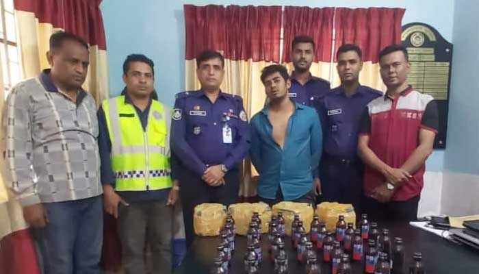 বাকেরগঞ্জে ফেন্সিডিলসহ একজন আটক