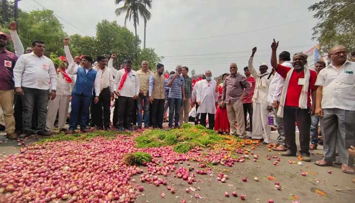 ভারতে পেঁয়াজের দাম বাড়ানোর দাবি, ২০০ কিমি পদযাত্রা