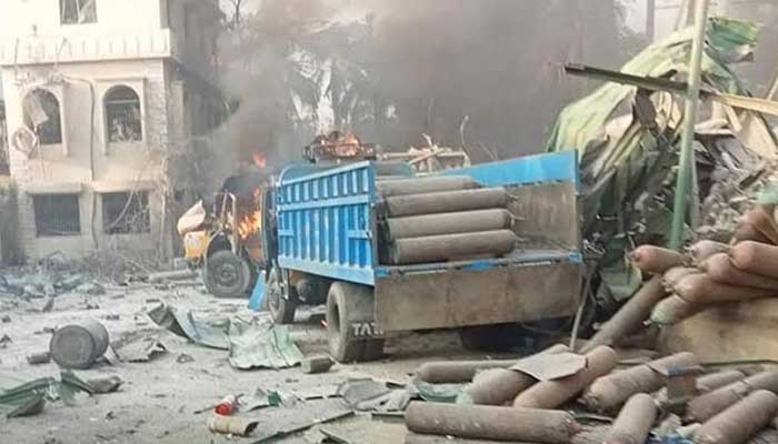 সীতাকুণ্ডে বিস্ফোরণ: ৬ মরদেহ হস্তান্তর