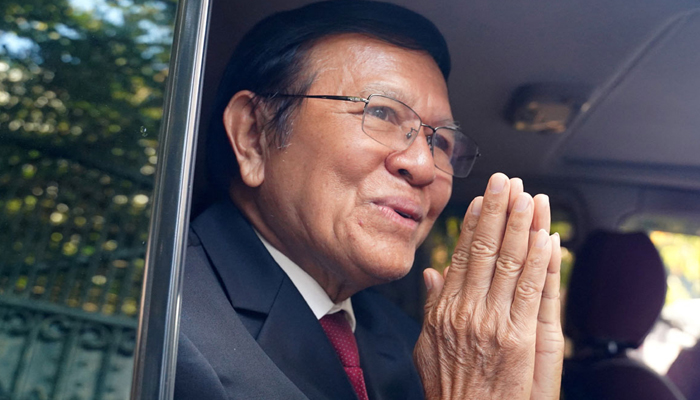 কম্বোডিয়ার বিরোধীদলীয় নেতার ২৭ বছরের দণ্ড