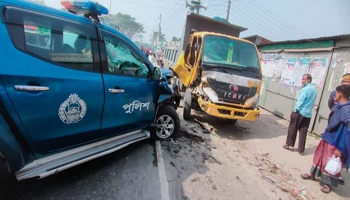 রাজধানীতে পিকআপ ভ্যানচাপায় নিহত ২