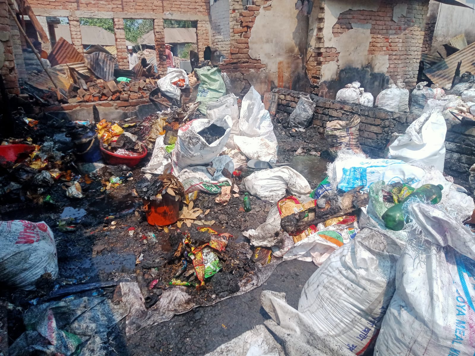 মাগুরায় পৃথক অগ্নিকাণ্ডে ১৬ দোকান-বসতি পুড়ে ছাই