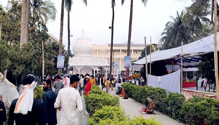 সাধু-ভক্তদের পদচারণায় মুখরিত লালনের আখড়া বাড়ি