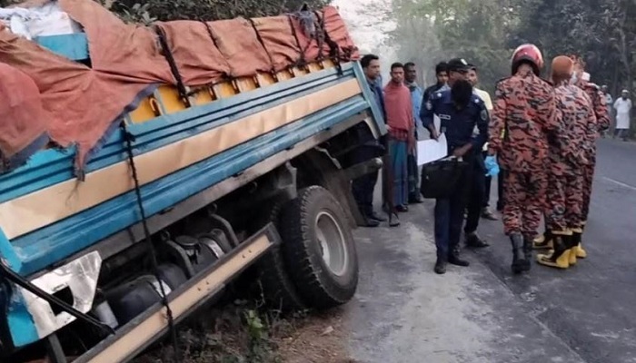 বাগেরহাটে দুই ট্রাকের সংঘর্ষ, নিহত ২