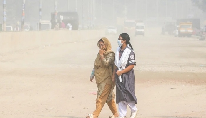 দূষিত শহরের তালিকায় আজও শীর্ষে ঢাকা
