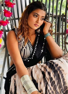 আকাঙ্খার মৃত্যুতে কাজল রাগওয়ানির রহস্যজনক পোস্ট