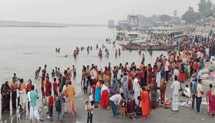 শিবালয়ে অনুষ্ঠিত হচ্ছে মহাবারুণী স্নান