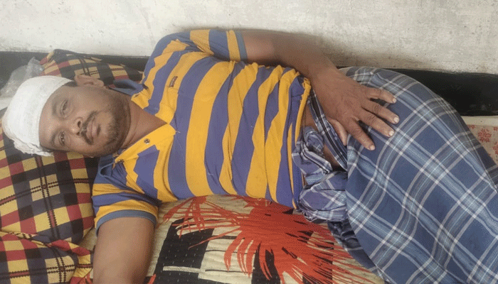 শালিখায় পাওনা টাকা চাওয়ায় হামলা, আহত ৪