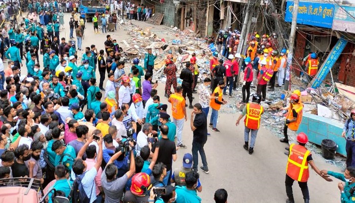 সিদ্দিকবাজারে বিস্ফোরণ: তৃতীয় দিনের উদ্ধার অভিযান চলছে