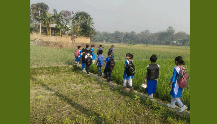 রাস্তা নেই, ভোগান্তিতে কয়েক গ্রামের মানুষ