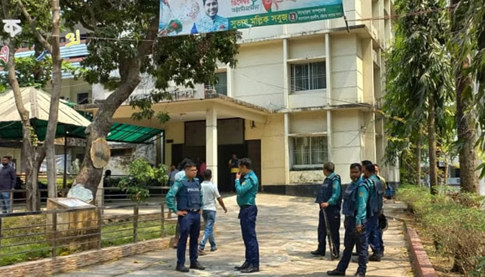 চট্টগ্রাম কলেজে ছাত্রলীগের ২ গ্রুপের সংঘর্ঘে আহত ৫