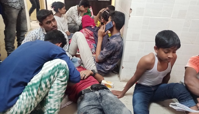 চাঁপাইনবাবগঞ্জে পিকনিকের বাস উল্টে আহত ৫০