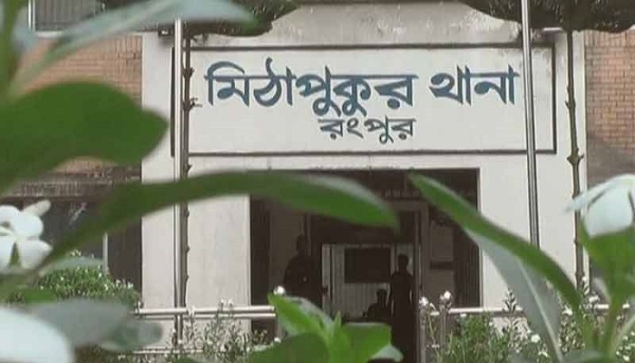 আপত্তিকর অবস্থায় হাতেনাতে ধরা কিশোর-কিশোরী