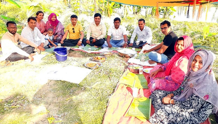 কলাপাতায় মায়াময় চড়ুই-ভাতি