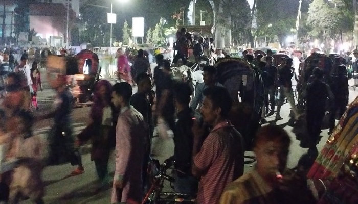 গুলিস্তানে বিস্ফোরণ: রাস্তা বন্ধে দুর্ভোগে দক্ষিণাঞ্চলের মানুষ