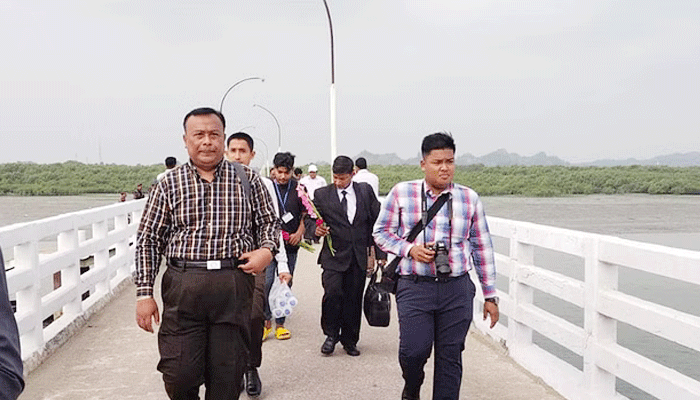 মিয়ানমারের ১৭ সদস্যের প্রতিনিধিদল টেকনাফে