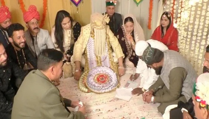 মন্দিরে বিবাহবন্ধনে আবদ্ধ মুসলিম দম্পতি!