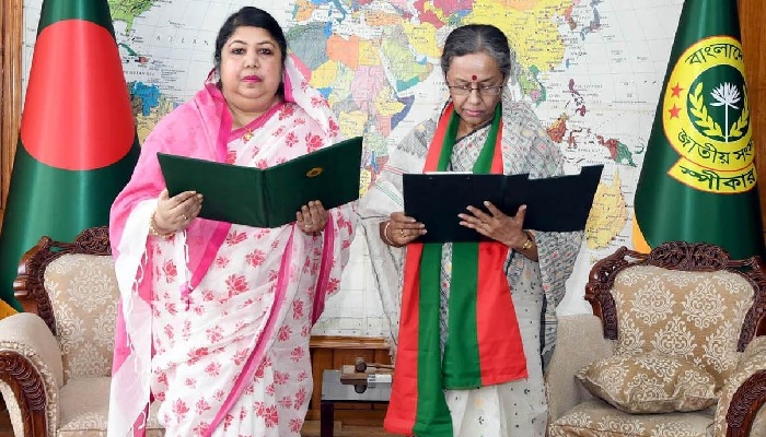 শপথ নিলেন নবনির্বাচিত এমপি আফরোজা হক রীনা