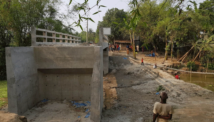 অবৈধ বালু উত্তোলনের ছবি তোলায় সাংবাদিককে মারধর