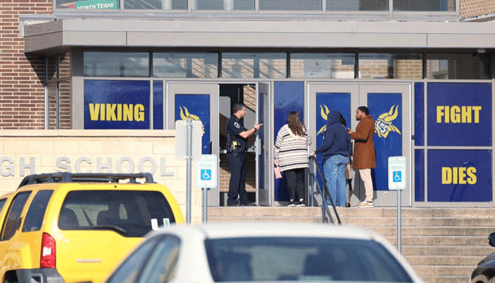 টেক্সাসে স্কুলে বন্দুকহামলা, ছাত্র নিহত