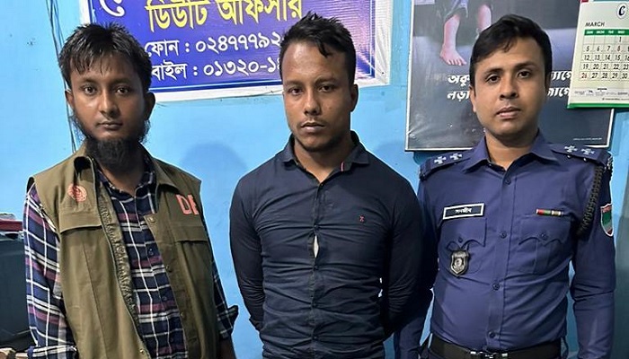 মেহেরপুর ডিবি পুলিশের হাতে ভুয়া পুলিশ আটক