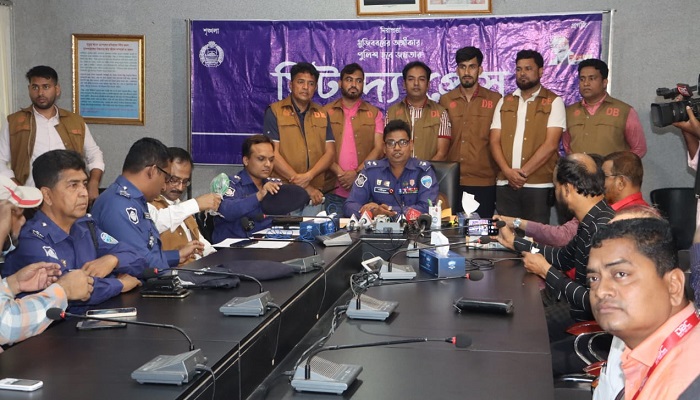 সুবর্ণচরে গরু বেপারী খুন, ৫ ছিনতাইকারী গ্রেপ্তার