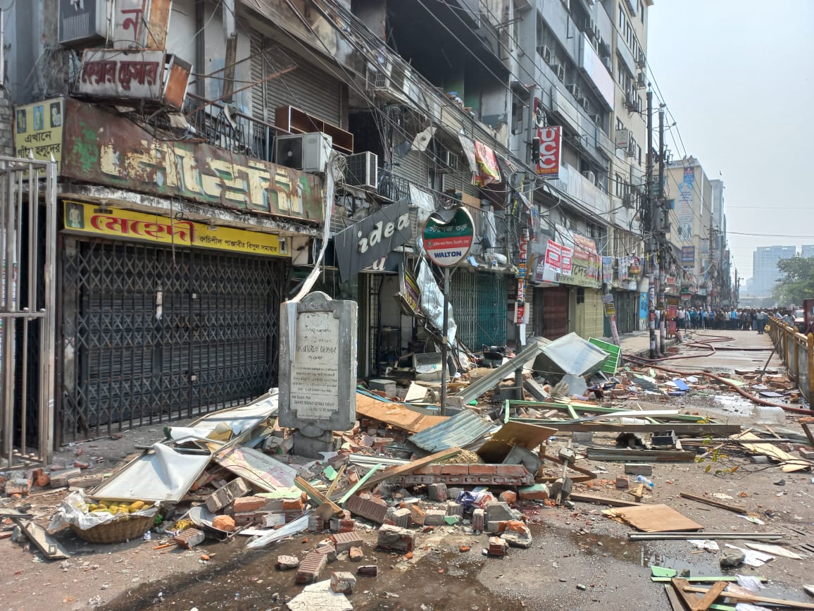রাজধানীর সাইন্সল্যাবে বিকট শব্দে ভবন ধস